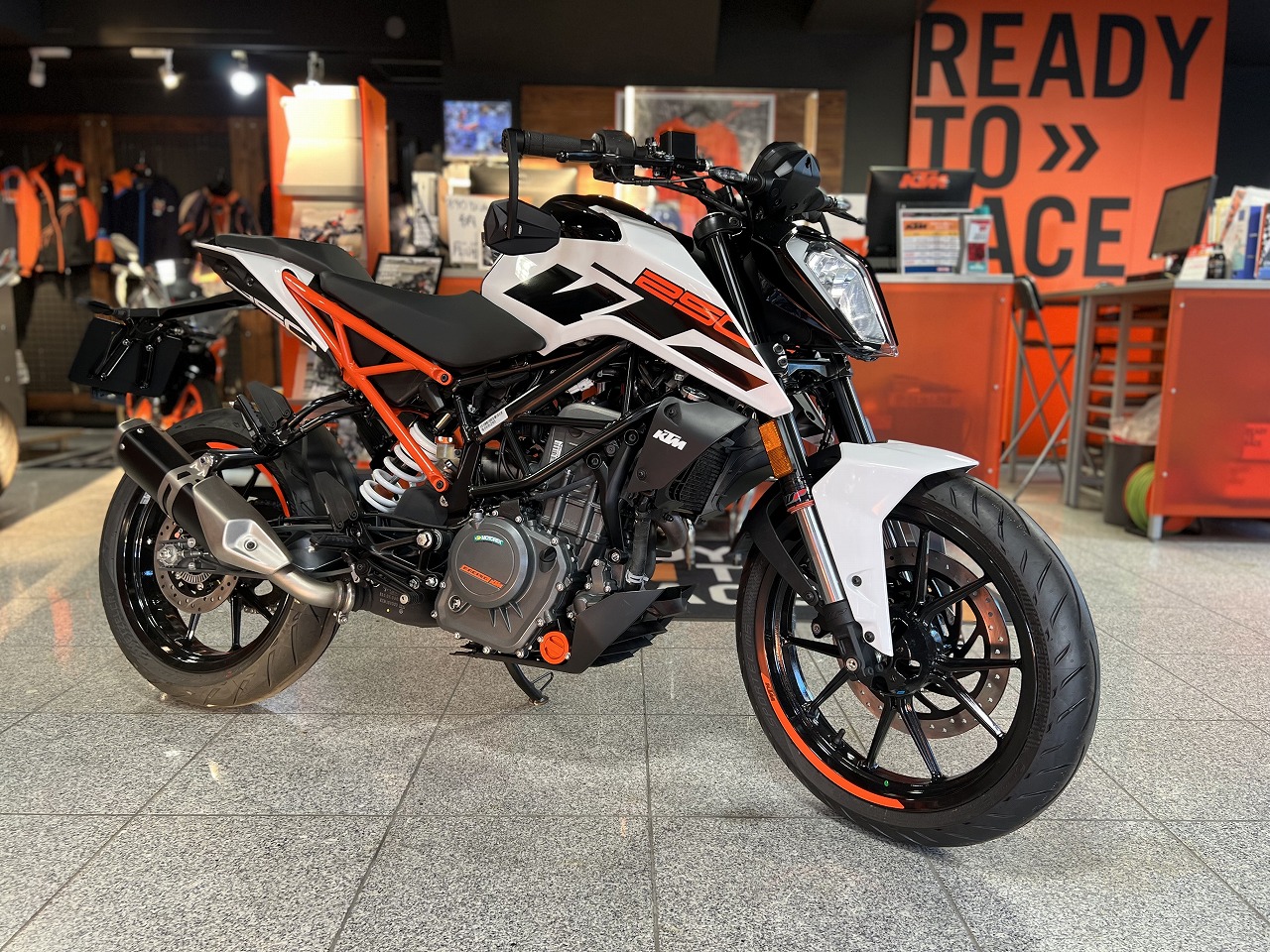 ほぼ新車！？( ﾟДﾟ)中古の250DUKEご入荷致しました [最新情報] | U