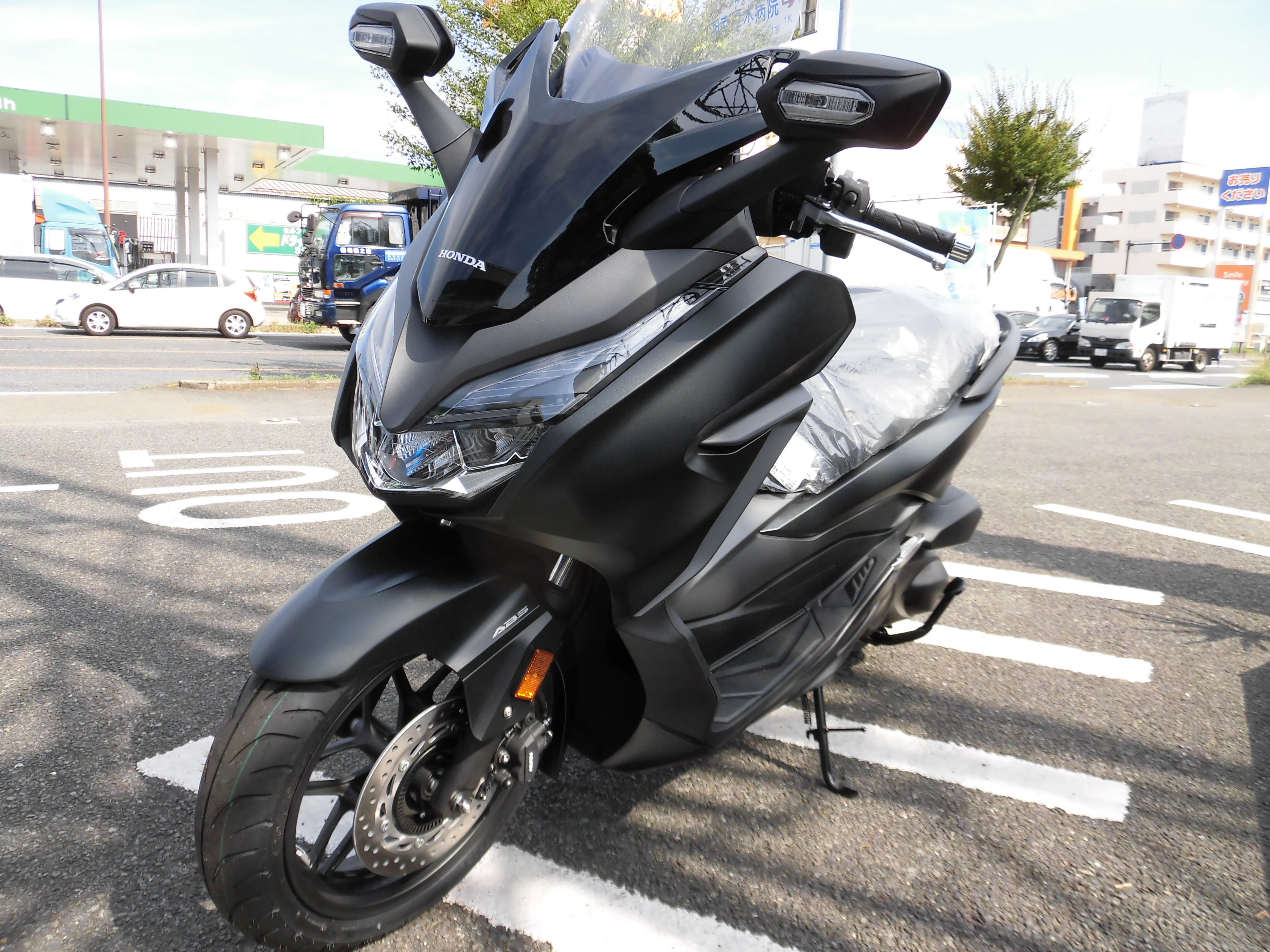 お盆も通常営業です!!フォルツァのマットブラックも入庫しました